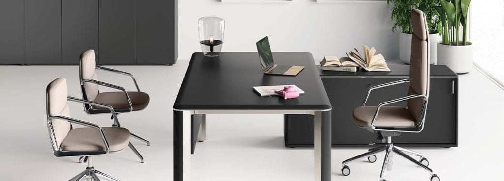 Modern IULIO office with black desk, neutral chairs, and metal frames. Executive style for productive workspaces.