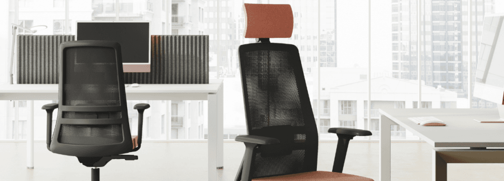Ergonomic Rassegna task chair in black mesh with adjustable armrests.