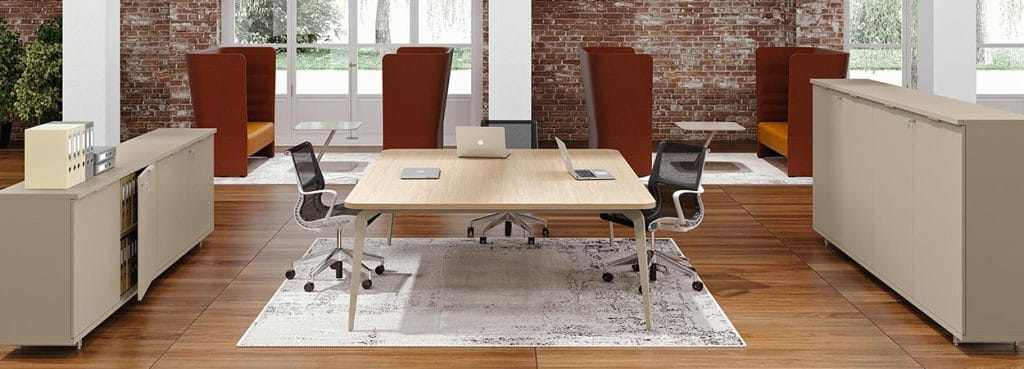 Alea Blade workstation with a light wood tabletop and metal legs.