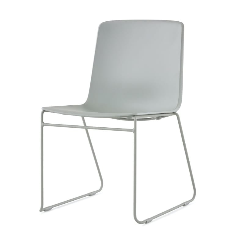 Modern gray Pronta stacking chair with a sleek metal frame, ideal for meeting and seminar spaces.