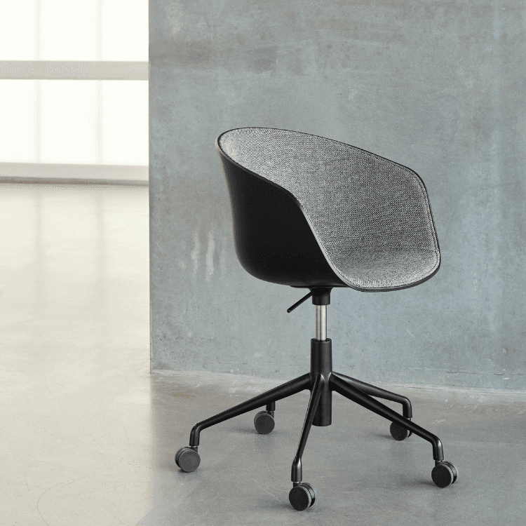 HAY AAC 52 task chair. Black frame, grey fabric seat, five-legged castor base. Modern office seating.