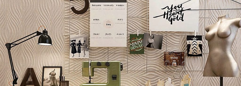 Ακουστικά πλακίδια τοίχου Zen Wave με ανάγλυφα, κυματιστά κάθετα μοτίβα σε έναν δημιουργικό χώρο εργασίας με γραφείο και μανεκέν.