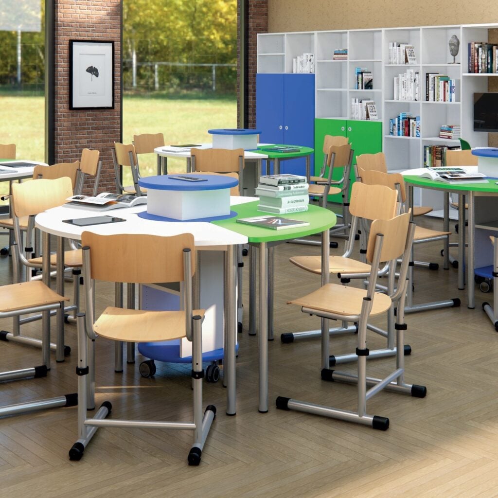 Classroom with round tables and beech height-adjustable chairs