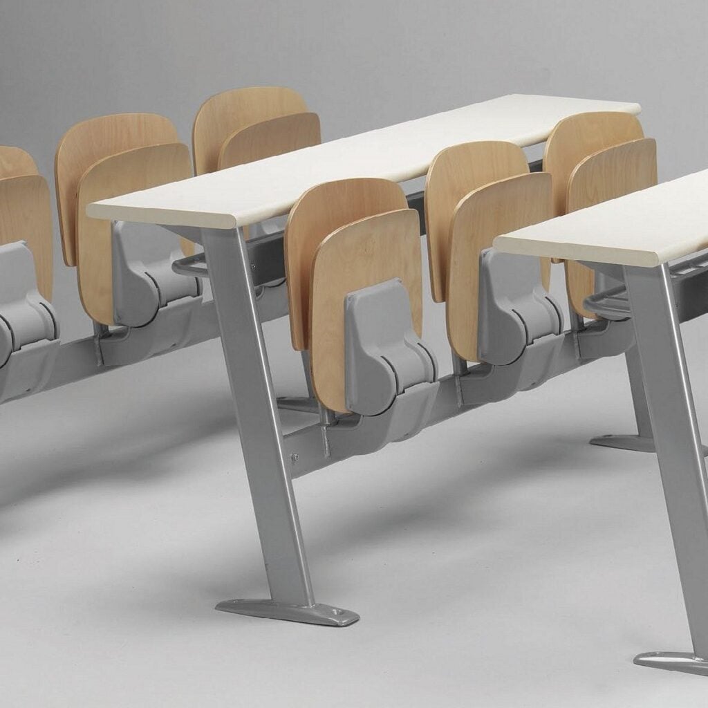 Two rows of 840 EVO desk-seats with white tops and beech seats