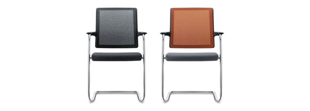 Goal-Air Cantilever Chair от Interstuhl с чёрной и оранжевой сеткой.