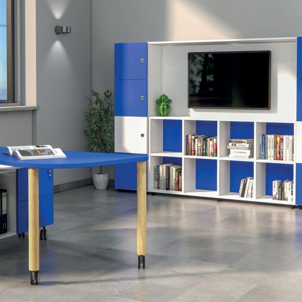 Αποθήκευση Cube με πόρτες και κινητό τραπέζι σε τάξη